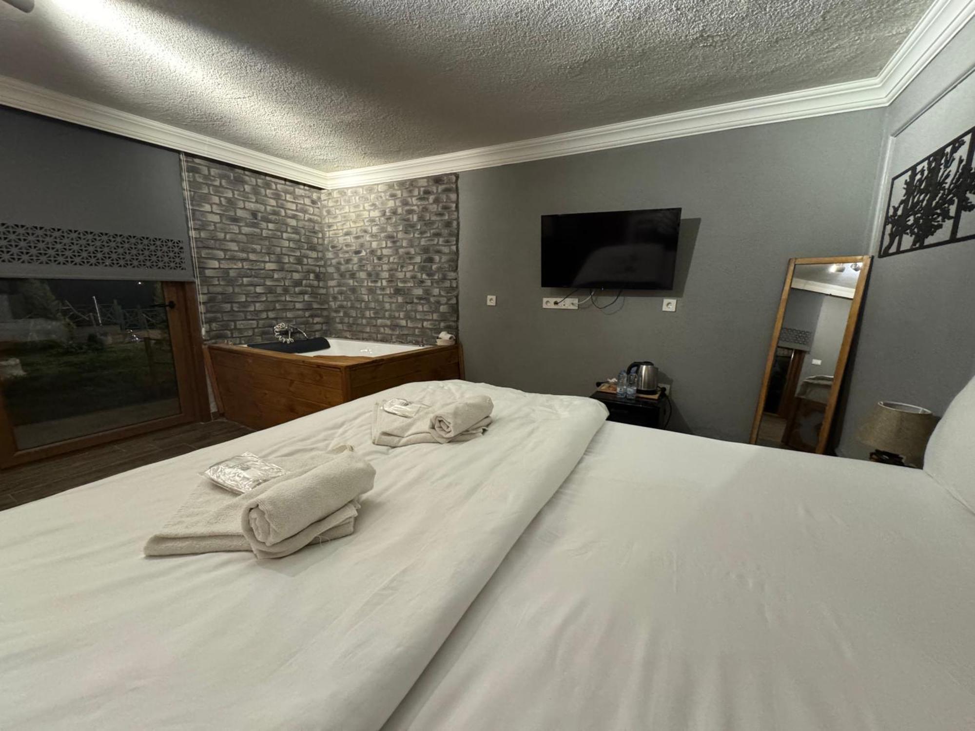Tas Mahall Luxury Hotel Ağva Exteriör bild